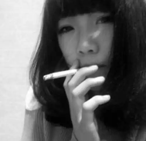 女孩帅气抽烟头像