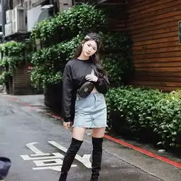 杨幂倪妮街拍风来袭,学起发圈骗赞无数