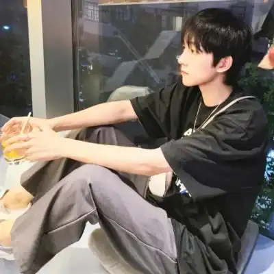 韩系大衣男生头像真人头