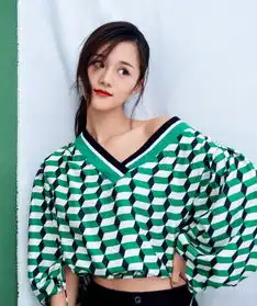还记得花千骨中的糖宝吗如今已长成禁欲系美女,颜值逆天