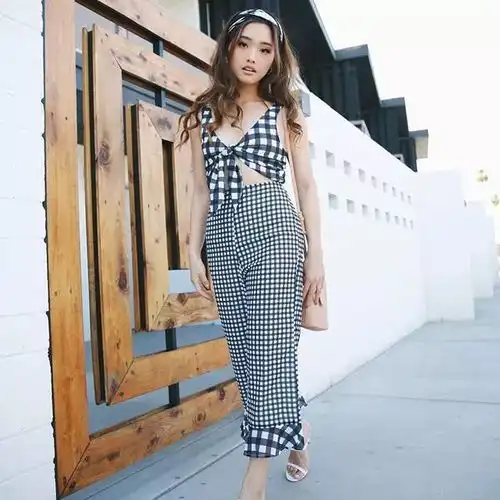 服气身高只有155cm标志性黑皮肤,她凭什么俘获ins160多万粉丝成为小个子女孩的穿搭典范