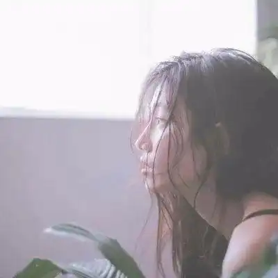 女生头像伤感树下侧脸