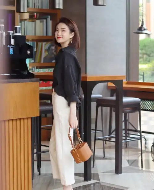 黑色衬衫怎么搭配,适合女性的几组穿搭look,又酷又美,精致有范