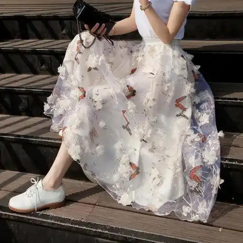 日常穿搭推荐,小众的欧根纱半身裙,穿上自带富家千金的高贵气质