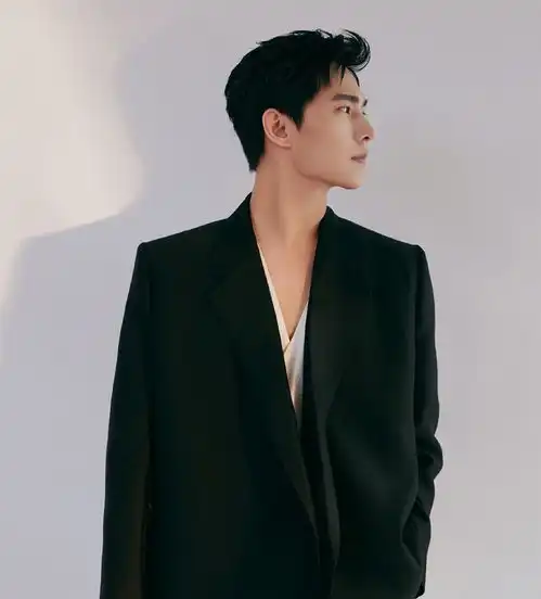 杨洋终于成立工作室,粉丝却吐槽公司换汤不换药,太尴尬了