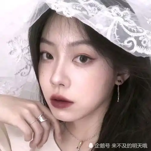白色治愈系女生头像图片