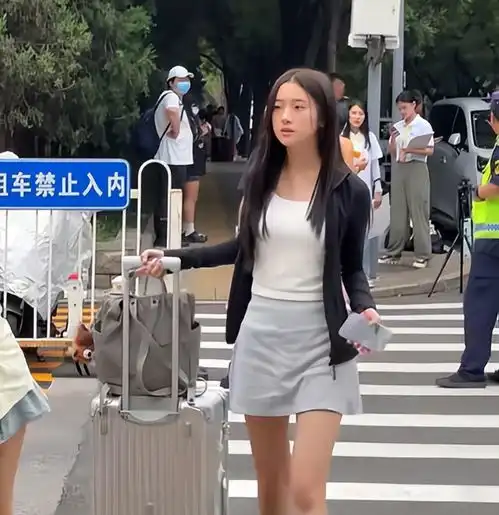 北京电影学院新生开学,满校园都是美女大长腿这怎么选校花