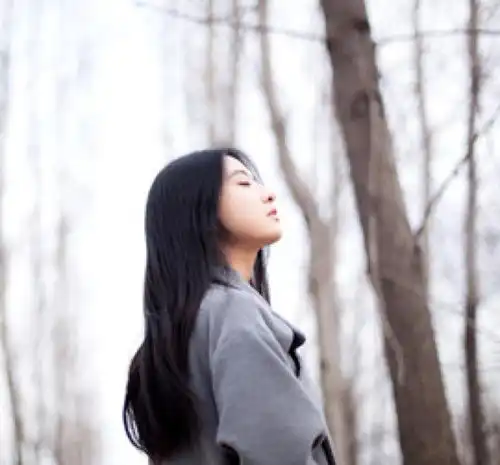 禁欲系头像女图片徜徉