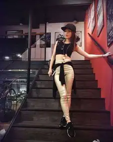 158cm张韶涵亲身示范,小个子女生如何穿出大长腿