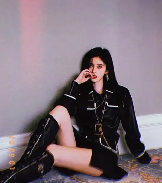 有种基因叫鞠婧祎母女,本以为女儿够美了,不料妈妈更胜一筹