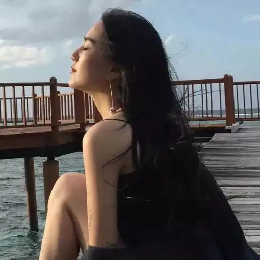 三人闺蜜头像我愿意翻过一千座山来见你,也愿意退一百步离开你
