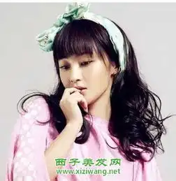 2012女生甜美卷发发型图片9