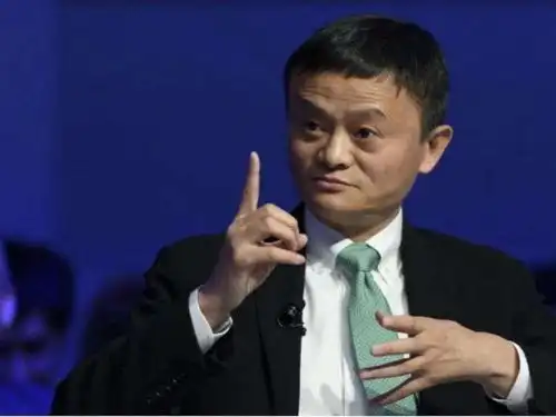 马云我对钱不感兴趣,我从来没碰过钱,旁边撒贝宁表情痛苦
