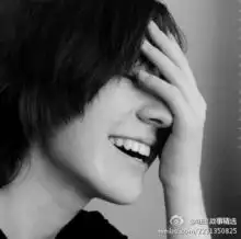 男生头像抽烟黑色系是什