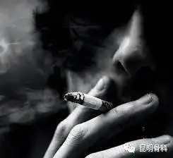 男生头像抽烟黑色系是什