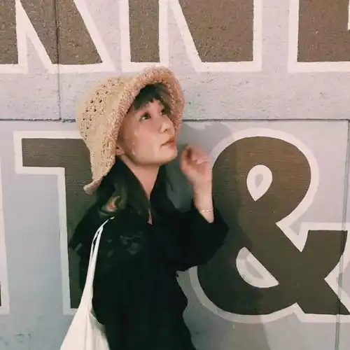 靠一张初恋脸圈粉无数,身高154的她还是衣品炸裂的原宿软妹