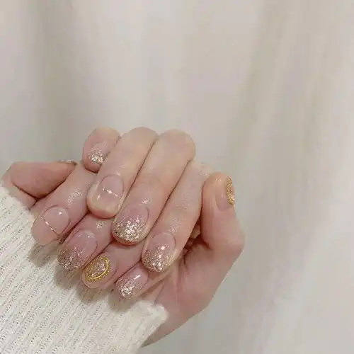 刚出炉还热乎乎的美甲款式来啦
