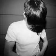 男生头像抽烟黑色系是什