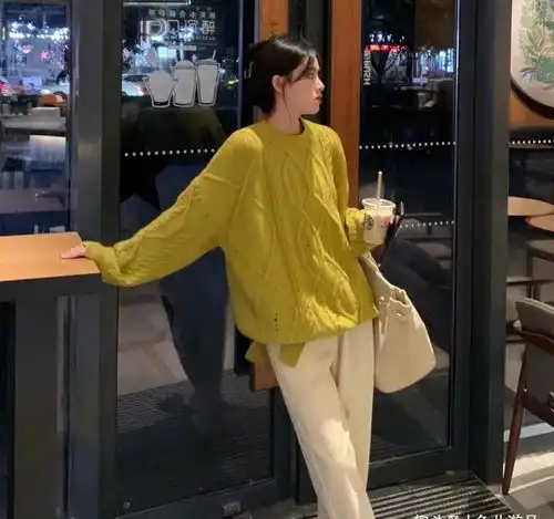 秋冬微胖女生的穿搭,这4种毛衣款式要避雷,太显胖