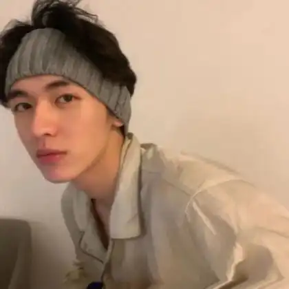 男生头像气质成熟,我看到的是满目的青春