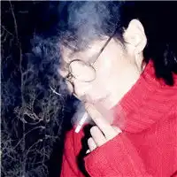 心中有苦没人说,只能自己静静了,沧桑男人抽烟头像