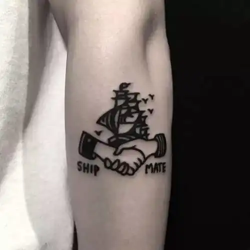 她的刺青生涯中只有黑系,却传递不同他人的美