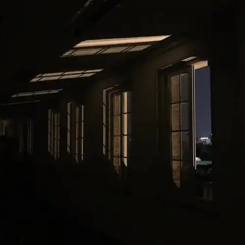 黑金色系高级风景头像