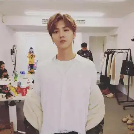 刘昊然的少年美好,男艺人的白衬衫谁让你有心动的感觉