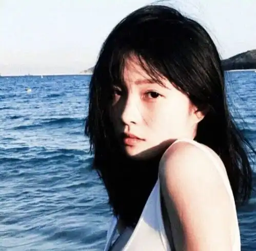 绝美蓝色系头像女