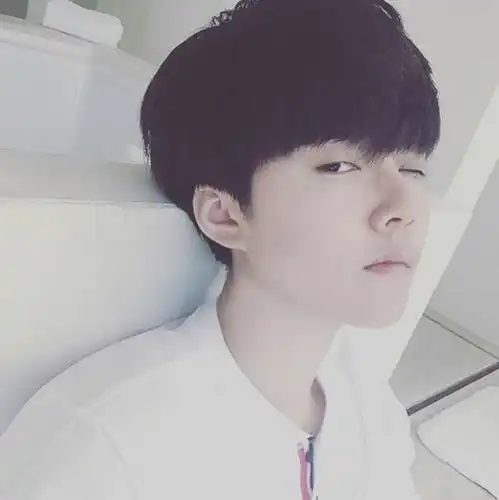 这个男生头像有情侣头像吗