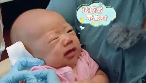 柚柚第一次打针表情痛苦小脸皱成一团惹gai王斯然爆笑