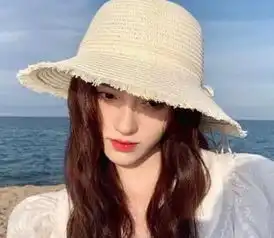 鞠婧祎禁欲系海景照太撩了当她弯下腰,网友满屏荷尔蒙