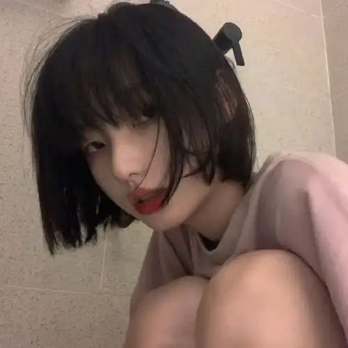 黑色系头像唯美这样的女
