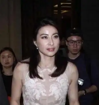 郭晶晶终于开窍了,网友阔太就该这样穿衣美哭你