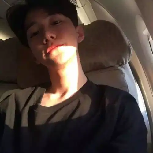 壁纸谁的人生不是朋友圈装死微博蹦迪