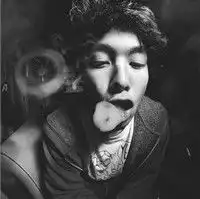 男生头像抽烟黑色系是什