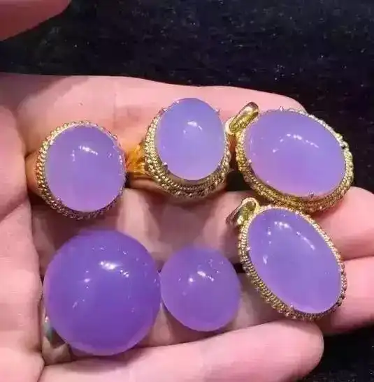 一脱成名身价暴涨十几倍的千万紫罗兰翡翠闪亮登场紫色