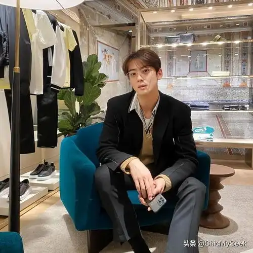 宋仲基金丝框斯文禁欲,这几位也请把眼镜焊死在脸上