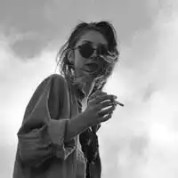 抽烟女生超拽头像女生qq女生抽烟超拽头像
