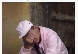 陈小春被足球狠砸脸上痛到捂脸表情失控,自嘲年纪大引心疼