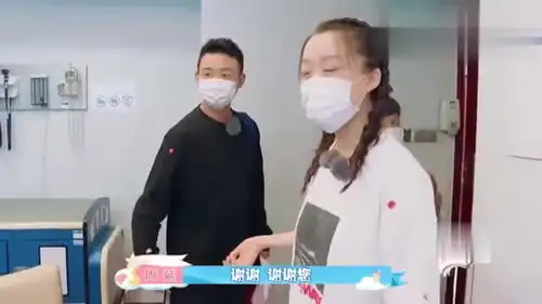 新生日记2柚柚第一次打针表情痛苦,小脸皱成一团