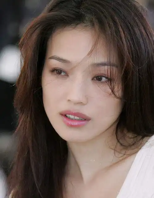 舒淇做客李佳琦直播间,温柔到李佳琦不敢大声说话,美到窒息