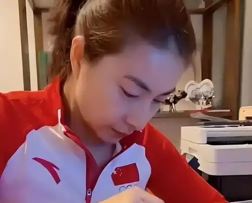 禁欲系美女情侣头像
