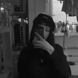 白色系头像女生高级感黑