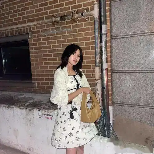 还在穿黑色系2021更火的是白色,温柔优雅,这么穿很好看