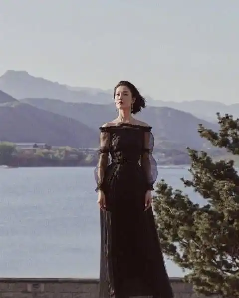 禁欲系头像女图片西湖
