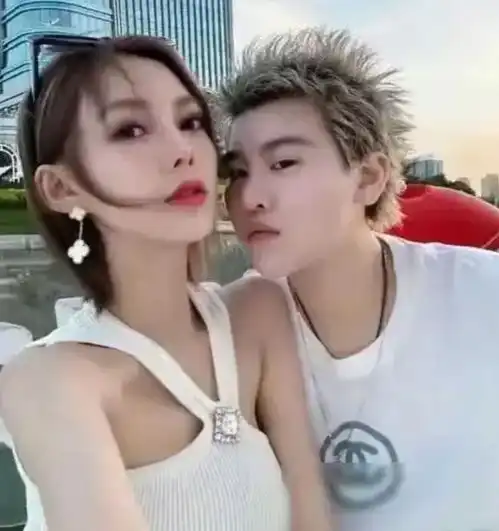 网红郭美美又复出,与富豪男友环游世界,女生羡慕开挂的人生