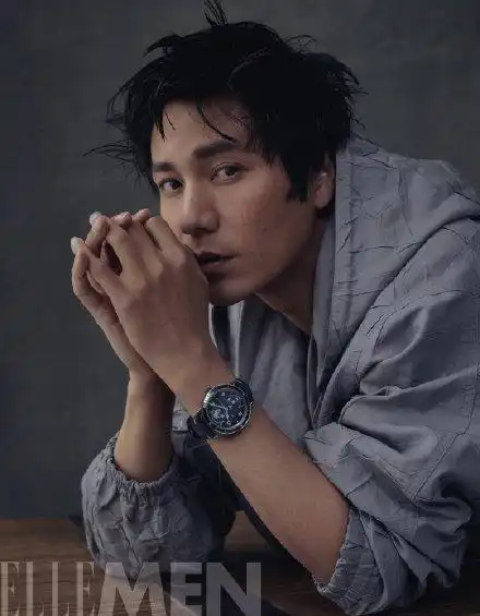 西服是禁欲系,毛衣是不羁少年不老男神真是穿什么都有型