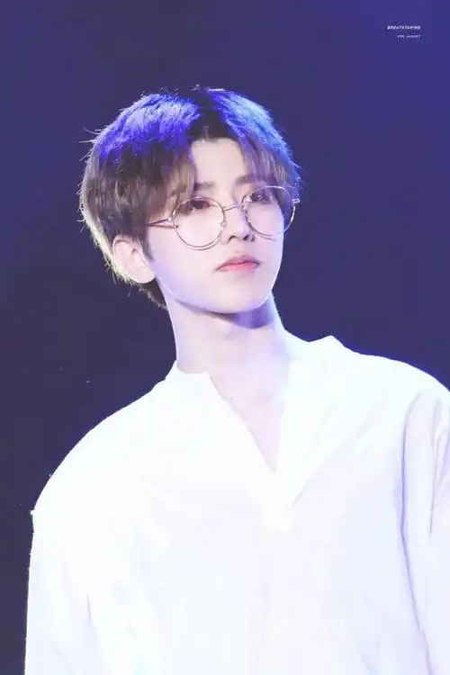 男星穿白衬衫,tfboys少年感,白敬亭禁欲系,最有气质的你来说