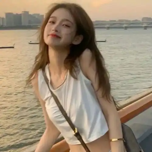 真人女生头像向月亮借点光
